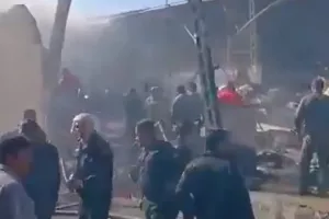 Στρατιωτικό ελικόπτερο κατέπεσε σε αγορά φρούτων, τέσσερις νεκροί