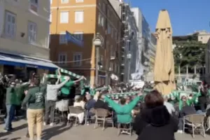 (Βίντεο Kerkida) ΨΗΛΑ τα πράσινα κασκόλ στη Ριέκα!