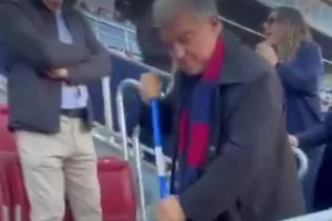 (Βίντεο) Ο Λαπόρτα έγινε… υπάλληλος καθαριότητας στο "Καμπ Νόου"