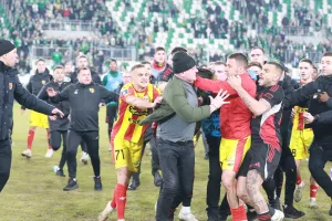 (Φώτος) Χαμός μετά τη λήξη στο παιχνίδι των Σωτηρίου – Στεπίνσκι