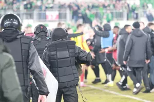 (Φώτος) Χαμός μετά τη λήξη στο παιχνίδι των Σωτηρίου – Στεπίνσκι