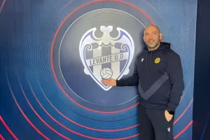 ΑΕΛ...στις εγκαταστάσεις της Levante 