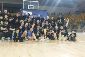 Πρωτάθλημα και... τρεμπλ η ΑΕΛ! (Φώτος)