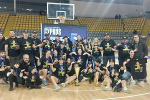 Πρωτάθλημα και... τρεμπλ η ΑΕΛ! (Φώτος)