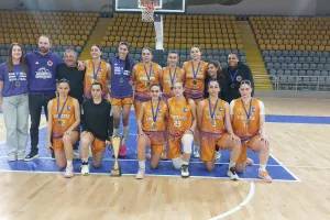 Πρωτάθλημα και... τρεμπλ η ΑΕΛ! (Φώτος)
