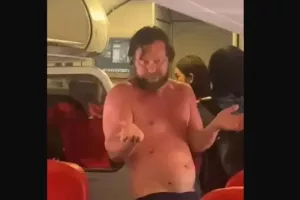 Χαμός σε πτήση: Επιβάτης έμεινε γυμνός και προκάλεσε αναστάτωση