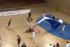 Απίστευτο σκηνικό στην Κροατία: παίκτης κάρφωσε και τον πλάκωσε η μπασκέτα!