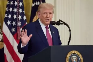 Τραμπ: "Οι ΗΠΑ θα αποχωρήσουν από τις επιχειρήσεις στο Ιράν στο πολύ κοντινό μέλλον"