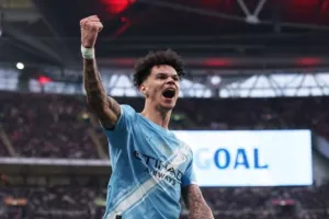 Arsenal-Manchester City: Βάφτηκε...γαλάζια η κούπα!