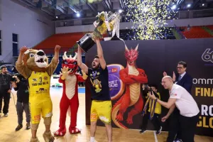 (ΒΙΝΤΕΟ/ΦΩΤΟΣ) Οι πανηγυρισμοί των κυπελλούχων