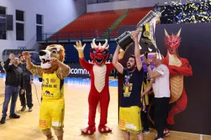 (ΒΙΝΤΕΟ/ΦΩΤΟΣ) Οι πανηγυρισμοί των κυπελλούχων
