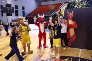 (ΒΙΝΤΕΟ/ΦΩΤΟΣ) Οι πανηγυρισμοί των κυπελλούχων