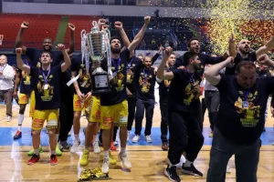 (ΒΙΝΤΕΟ/ΦΩΤΟΣ) Οι πανηγυρισμοί των κυπελλούχων