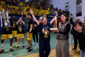 (ΒΙΝΤΕΟ/ΦΩΤΟΣ) Οι πανηγυρισμοί των κυπελλούχων