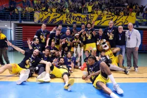 (ΒΙΝΤΕΟ/ΦΩΤΟΣ) Οι πανηγυρισμοί των κυπελλούχων