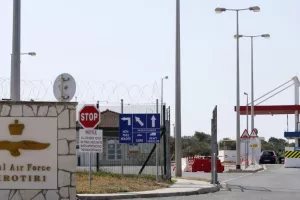 Λονδίνο/"Tο Ιράν χτύπησε με drone τον διάδρομο προσγείωσης στη βάση της RAF στο Ακρωτήρι"