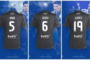 Τρεις φανέλες