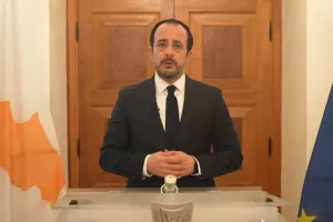 (BINTEO) Έκτακτο μίνι διάγγελμα ΠτΔ μετά το...χτύπημα στο Ακρωτήρι