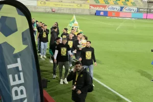 (Φώτος Kerkida) Γύρο... θριάμβου οι κυπελλούχοι στην Αρένα