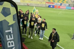 (Φώτος Kerkida) Γύρο... θριάμβου οι κυπελλούχοι στην Αρένα