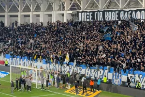 (Βίντεο kerkida) ΟΛΟΙ στο... πόδι και "βάλτε να πιούμε"