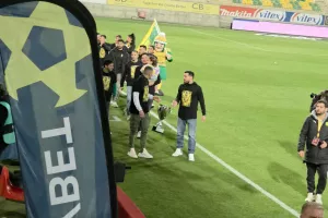 (Φώτος Kerkida) Γύρο... θριάμβου οι κυπελλούχοι στην Αρένα