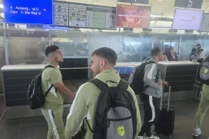 (Φώτος/Βίντεο kerkida) Η άφιξη της ΑΕΚ στο αεροδρόμιο 