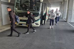 (ΦΩΤΟΣ Kerkida) Άφιξη...ΑΠΟΕΛ