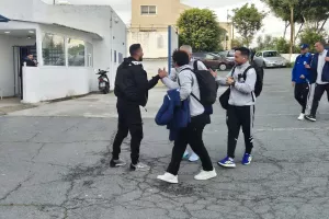 (Φώτος) Άφιξη στο "ΠΑΠ" με... υποδοχή!