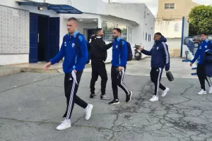 (Φώτος) Άφιξη στο "ΠΑΠ" με... υποδοχή!