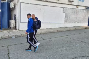 (Φώτος) Άφιξη στο "ΠΑΠ" με... υποδοχή!