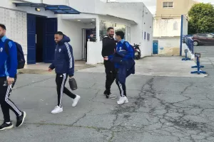 (Φώτος) Άφιξη στο "ΠΑΠ" με... υποδοχή!