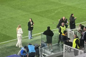 (Φώτος Kerkida) Μέσα...οι γυναίκες των παικτών του Απόλλωνα
