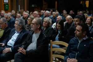 "Πετόσφαιρα στη Δερύνεια - Ένας αιώνας στο φιλέ"