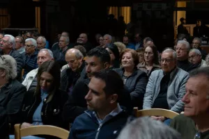 "Πετόσφαιρα στη Δερύνεια - Ένας αιώνας στο φιλέ"