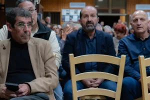 "Πετόσφαιρα στη Δερύνεια - Ένας αιώνας στο φιλέ"