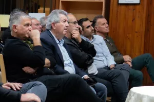 "Πετόσφαιρα στη Δερύνεια - Ένας αιώνας στο φιλέ"