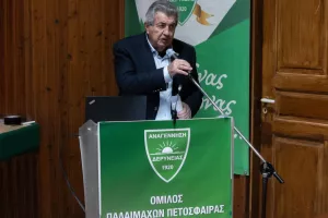 "Πετόσφαιρα στη Δερύνεια - Ένας αιώνας στο φιλέ"