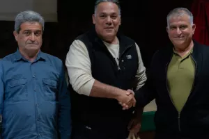 "Πετόσφαιρα στη Δερύνεια - Ένας αιώνας στο φιλέ"