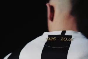 Η επετειακή φανέλα του ΠΑΟΚ για τα 100 χρόνια