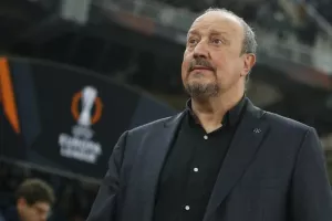 To αποθεωτικό ποστάρισμα της UEFA για τον... master των νοκ άουτ, Ράφα Μπενίτεθ