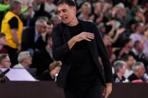 Έξαλλος ο Μπαρτζώκας με την εικόνα του Ολυμπιακού