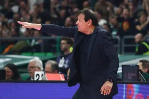 "Ο Ολυμπιακός παίζει με παραπάνω ξένους συν τους διαιτητές"