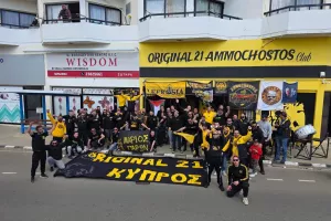 "Μάριος Παρών"