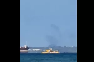 Καπνός κοντά στη βάση της Δεκέλειας (ΒΙΝΤΕΟ)