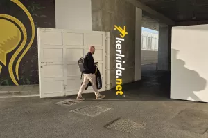 Μόνο...τρεις!
