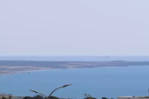 ΓΙΑΤΙ ήχησαν οι σειρήνες το μεσημέρι στο Ακρώτηρι