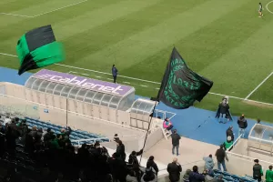 Ψηλά οι σημαίες!