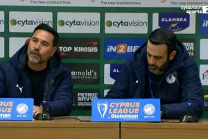 Φωνές, αντίδραση...