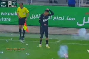 Βροχή...από μπουκάλια και κροτίδες (βίντεο)